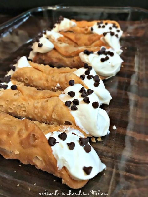 Easy Cannoli Recipe, Canolli Recipe, Dessert Individual, Cannoli Recipe Easy, Cannoli Recipes, Sweet Cream Cheese Filling, Easy Cannoli, Clam Sauce Recipe, Cream Filling Recipe