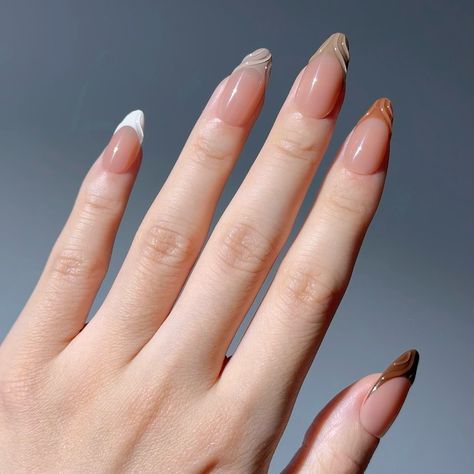 🤎☕️🐻 Hot Chocolate - Inspired by the warmth and richness of a cozy cup of hot chocolate, these premium handmade press-on nails feature a soft nude base with swirling chocolate-toned tips. The design incorporates shades of mocha, caramel, and cream, bringing to life the comforting and indulgent essence of a classic autumn treat. Perfect for adding a touch of elegance and warmth to your fall look. #nomoodnails #pressonnails #pressons #fallnails #brownnails #almondnails #gelpressonnails #handma... Cup Of Hot Chocolate, Fall Treats, Brown Nails, Fall Looks, Almond Nails, Press On Nails, Mocha, Hot Chocolate, Swirl