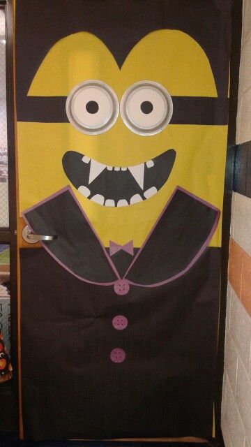 Minion vampire door decoration More Minion Halloween Door Decoration, Vampire Door Decorations, Minion Door Decorations, Minion Door, Puerta Halloween, Halloween Door Decorations Classroom, Porta Halloween, Halloween Doors, Halloween Classroom Door