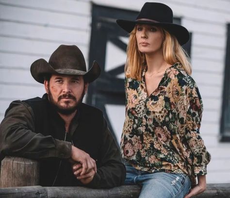 Yellowstone’s Cast: Their Partners, Real life and More Ahead of the Season 5 Finale / Bright Side Yellowstone Cast, Mrs Wheeler, Yellowstone Season 5, Ehlers Danlos Syndrome Awareness, Rip Wheeler, Luke Grimes, Cynthia Daniel, Kelly Reilly, Cole Hauser