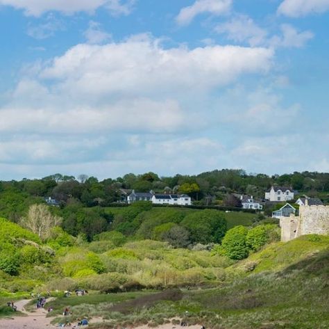 Manorbier Castle on Instagram: "We don’t know about you, but we had the dreamiest of weekends here at Manorbier, from guests in the castle to enjoying the sunshine on the gorgeous beach below. It was certainly one to remember! ☀️🇬🇧

🏰 Castle Tours 
☕️ Cafe
💐 Weddings & Events
🏡 Accomodaton 
📍Pembrokeshire 

#visitpembrokeshire #pembrokeshire #manorbier #manorbiercastle  #weddinginspiration #pembrokeshirecoast #visitwales #welshcoast  #castlewedding #weddingdressinspiration #staycation #weddingdayinspiration #visitwales #coastpath #welshcastles #castlewedding #staycation #weddingtipsandtricks #weddingplanning #castlelover #summer2021 #coastpath #fairytalewedding #weddinginspiration #castleweddingvenue #pembrokeshirewedding #pembs #pembscoast" Welsh Coast, Welsh Castles, Castle Wedding Venue, Pembrokeshire Coast, Visit Wales, Wedding Day Inspiration, Enjoy The Sunshine, Castle Wedding, Fairy Tale Wedding