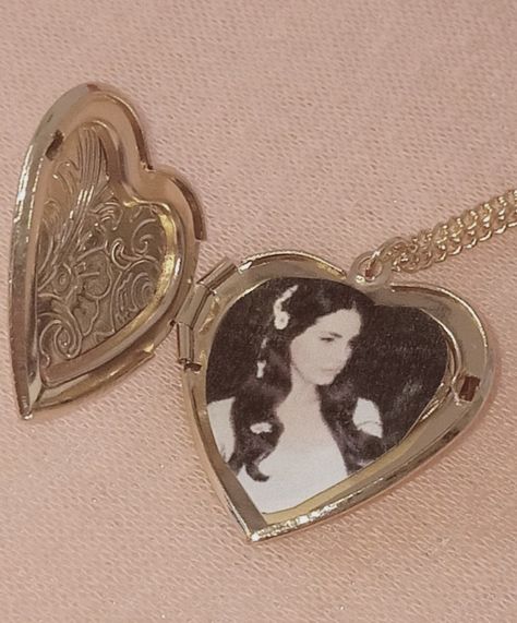 Foto Best Friend, Lana Del Rey Love, Lana Del Rey Vinyl, Lana Rey, Priscilla Presley, Brooklyn Baby, Lana Del Ray, Vintage Americana, Heart Locket