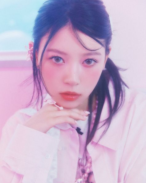 #illit #moka #illlikeyou oct0224 Concept Photos, X Twitter, Winter Photos, Indie Pop Music, Visual Diary, Blogger Girl, Lucky Girl, Girl Blog, Pretty Selfies