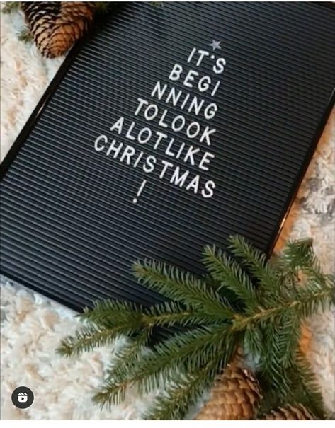 Holiday Word Board, Christmas Tree Letterboard, Felt Letter Board Christmas, Christmas Quote Board Ideas, Letter Board Christmas Ideas, December Letter Board Quotes, Letterboard Christmas Quotes, Letter Board Christmas Quotes, Christmas Word Board