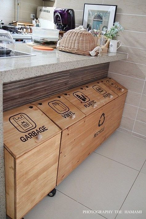 Detail Arsitektur, Kraf Diy, Pallet Furniture Bedroom, Diy Storage Cabinets, Cardboard Furniture, Furniture Bedroom, Storage Diy, Diy Cardboard Furniture, Funky Painted Furniture