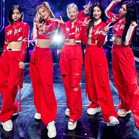 Itzy Performance Outfit, Itzy Performance, Itzy Ot5 Icon, Itzy Concert, Dance Fits, Itzy Ot5, Lee Chaeryeong, Shin Yuna, Hwang Yeji