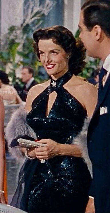 Iconic Jane Russell black dress - Gentleman prefers blondes Jane Russell Black Dress, Jane Russell Dress, Jane Russell Wallpaper, Jane Russell Aesthetic, Gentleman Prefer Blondes Costume, Jane Russell Style, Jane Russell Gentlemen Prefer Blondes, Gentleman Prefer Blondes, 1950s Beauty