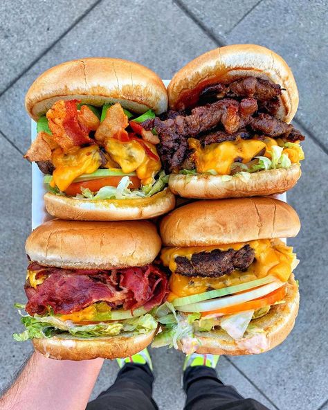 Double Cheeseburger with Bacon & Avocado plus French Fries! 🍔🍟🥓 Double Cheeseburger, Bacon Avocado, Cheese Burger, French Fries, Chicken Burgers, Food Cravings, I Love Food, Salmon Burgers, Cheeseburger