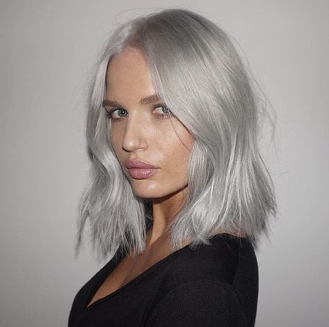 Highlights Silver, Grey Hair Wig, Silver Haired Beauties, Silver Blonde Hair, Hair Silver, Going Grey, Silver Hair Color, Silver Grey Hair, Natural Gray Hair