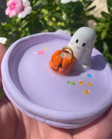 Halloween Clay Crafts, Hay Bale Art, Halloween Clay, Sculpture Art Clay, Air Dry Clay Projects, Tanah Liat, Clay Diy Projects, Clay Crafts Air Dry, Cute Polymer Clay