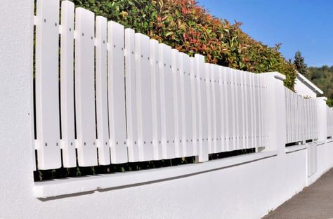 Hamptons Fence, Different Types Of Fences, Fence Trees, Privacy Fence Ideas, Pvc Fence, Fence Designs, White Fence, Timber Fencing, Types Of Fences