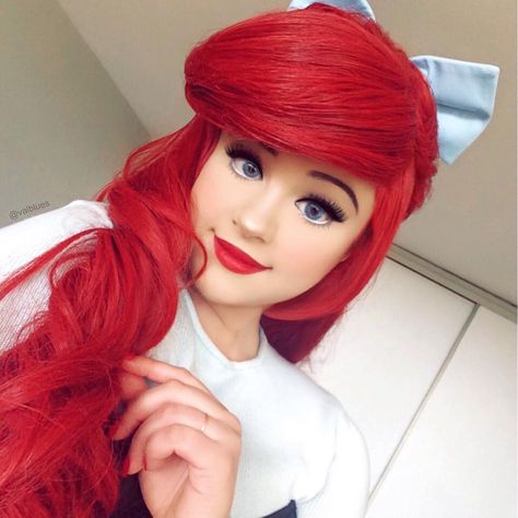 This Little Mermaid makeup is PERFECT! She looks just like Ariel! #halloween #cosplay #disney Eve Mad, Ariel Photoshoot, Mermaid Costume Makeup, Cuddle Season, Ariel Halloween, Little Mermaid Makeup, Ariel Makeup, Mermaid Makeup Halloween, Disney Princess Makeup