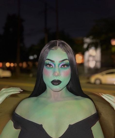 Halloween Witch Makeup Ideas Green, Green Witch Makeup Halloween, Witch Makeup Green, Green Witch Makeup, Wicked Witch Makeup, Elphaba Makeup, Wicked Makeup, Halloween Makeup Witch, Lady Butterfly