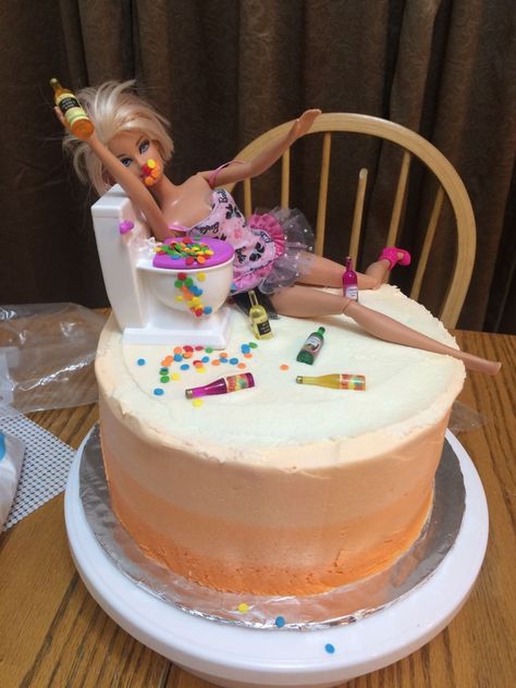 Adult Barbie Cake, Pink Birthday Cake Ideas, Toilet Cake, Themed Cake Ideas, Barbie Themed Cake, Drunk Barbie Cake, Barbie Cowgirl, Cake Barbie, Trash Party