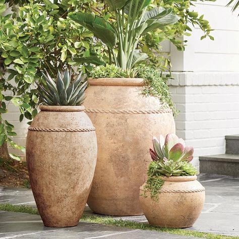 Large Garden Pots, Large Terracotta Pots, Vasos Vintage, Outdoor Vases, Rustic Pots, Garden Pottery, Outdoor Pots, Terracotta Planter, Outdoor Flowers