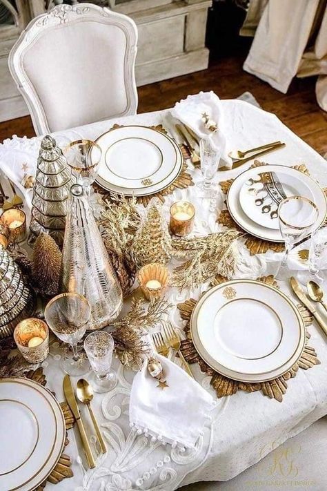 Cream And Gold Christmas Table, White And Gold Table Decor, Gold Christmas Table, Classy Christmas Decor, Mercury Glass Christmas Tree, Tree Centerpiece, Glass Trees, Chirstmas Decor, Elegant Christmas Decor