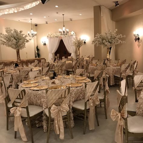 Ball Room Quince Theme, Champagne 15 Decorations, Cream And Gold Quinceanera Theme, Champagne Venue Quince, Champagne Quince Decor, Gold Quince Venue Ideas, White Quince Decorations, Quince Decorations Champagne, Debut Color Theme Ideas