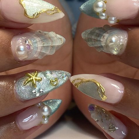 28 Mermaid Nails Designs: Dive into Sea-Inspired Manicure Trends! - divagaze.com June Inspired Nails, Mermaid Style Nails, Ocean Inspo Nails, Almond Seashell Nails, Seashell French Tip Nails, Shell Inspired Nails, Raised Nail Art, Ocean Pearl Nails, Every Nail Is Different Design