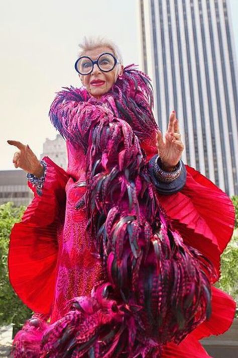 Iris Apfel. Fall Fashion Skirts, Wd 40, Advanced Style, Rare Birds, Ageless Style, When I Grow Up, Aging Gracefully, Embroidery Fabric, Women In History