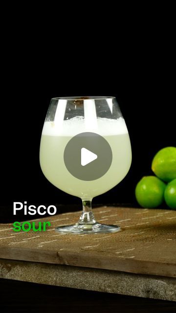 BUENAZO! on Instagram: "Por el Día Nacional del Pisco Sour, te presentamos la receta clásica. 🇵🇪 Y tú, ¿cómo la preparas? Ingredientes: - 8 cubos de hielo - 1 onza de jugo de limón - 1 onza de jarabe de goma - ⁠3 onzas de pisco - ⁠½ clara de huevo - ⁠4 gotas de amargo de angostura Receta completa: https://buenazo.pe/recetas/cocteles-y-bebidas/piscosour-receta-127 #pisco #piscoperu #piscosour #piscoperuano #receta" Pisco Sour Receta, Pisco Sour, February 1, Pisco, Closet, On Instagram