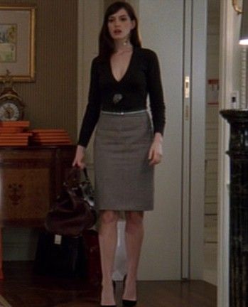 Anne Hathaway Inferno Lady, Devil Wears Prada Outfits, Andy Sachs, Prada Outfits, Prada Dress, Prada Fashion, Movies Outfit, Devil Wears Prada, Movie Fashion