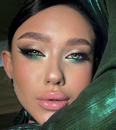 Colorful Under Eye Makeup, Green Under Eye Makeup, Green Glam Makeup, Maquillaje Smokey Eyes, Makeup Verde, Green Dress Makeup, Competition Makeup, Under Eye Makeup, Affordable Beauty Products