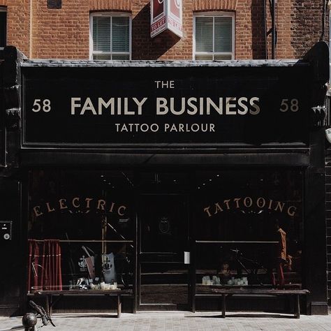 Creative Photography, Family, Business, Tattoo, and London image ideas & inspiration on Designspiration Business Tattoo, Tattoo Shop Interior, Tattoo Studio Interior, Night Tattoo, Tattoo Parlor, Tattoo Prices, Mom Travel, Decor Studio, Shop Fronts