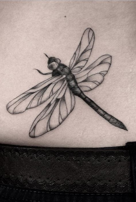 16 Meaningful Dragonfly Tattoos That Show Your Ever-Changing Spirit. You know that life is full of changes, and you make the most of them. That's why a dragonfly tattoo is the perfect symbol for you. Colon Tattoo, Dragonfly Tattoos, Dragonfly Drawing, Semicolon Tattoo, Moth Art, Fire Tattoo, Mother Daughter Tattoos, Dragonfly Tattoo, Calf Tattoo