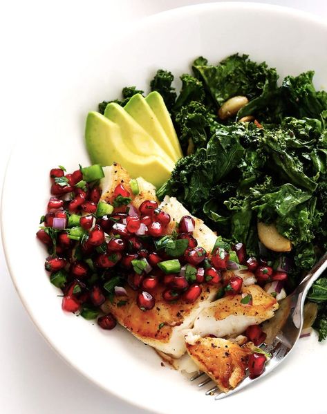 20 minute pan seared fish with pomegranate salsa recipe Gimmesomeoven Recipes, Pan Seared Fish, Gundry Recipes, Pomegranate Salsa, Quick Salsa, Garlicky Kale, Paleo Fish, Seared Fish, Heart Healthy Eating