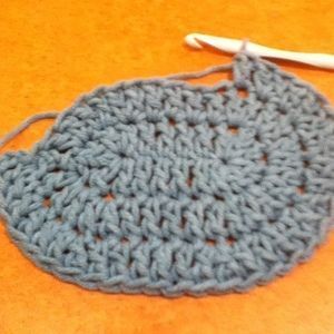 Crochet Spot » Blog Archive » How to Double Crochet an Oval - Crochet Patterns, Tutorials and News Granny Oval Crochet Pattern, Crochet Flat Bottom Bag Pattern, Free Crochet Oval Placemat Patterns, How To Crochet An Oval, Crochet An Oval, Crochet Oval Rug, How To Double Crochet, Crochet Oval, Crochet Rug Patterns Free