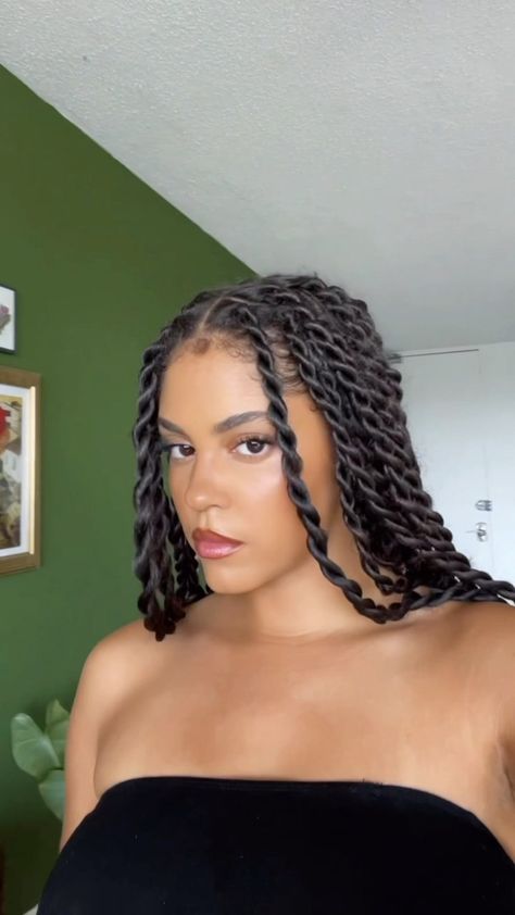 Here is how I do my rope twists. Its a quick lil protective summer hairstyle to do when you dnt wanna spend hours… | Instagram Rope Twists Hairstyles For Black Women, Segeleese Twist, Senegalese Twist Hairstyles Medium, Senagele Twist, Large Senegalese Twists, Jumbo Rope Twist, Medium Senegalese Twist, Twists Women, Jumbo Marley Twists