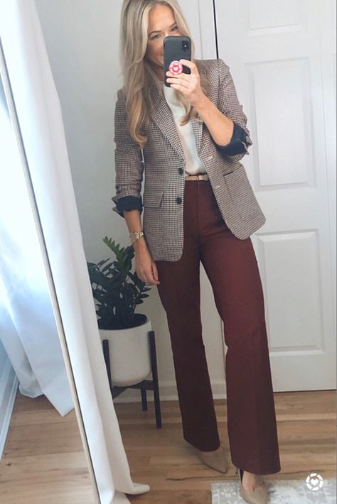 Plaid Shirt Work Outfit Business Casual, J Crew Business Casual, Hr Work Outfits, Fall Dresses For Work Office Wear, Brown Pants Outfit Women Work, Fall Outfits Work Office Chic, Express Work Outfits, Brown Blazer Work Outfit, Fall Work Wear Women