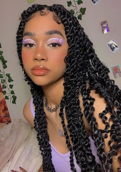 Soft Girl Makeup, Goddess Hairstyles, Crochet Braids Hairstyles, Soft Girl Aesthetic, Purple Eyeshadow, Cute Makeup Looks, Braid In Hair Extensions, Pink Makeup, Goddess Braids