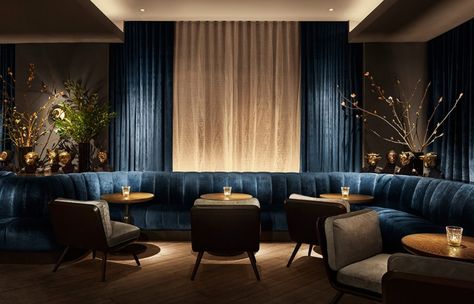 11 Howard Hotel in Soho by Space Copenhagen 11 Howard Hotel, Banquette Restaurant, Zigarren Lounges, Soho Hotel, Bistro Furniture, Soho New York, Lounge Bar, Banquette Seating, Outdoor Patio Furniture Sets