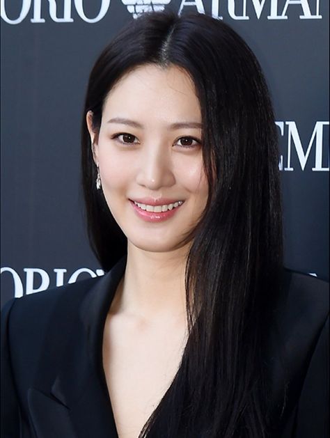 Claudia Kim, Movie Actors, Soo Hyun, Kim Soo Hyun, Beautiful Lady, Korean Actresses, Korea Fashion, Korean Actress, Picture Gallery