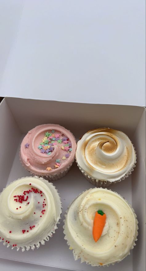 #cupcakes #primrose #primrosehill #london #bakery #yum London Bakery, Georgetown Cupcakes, Sweet Treats Desserts, Bakery Cake, Pretty Dessert, Baking Business, Fancy Desserts, Sweet Snacks Recipes, Bakery Cakes