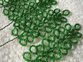 Beaded Christmas Tree, Christmas Tree Beads, Beaded Christmas Decorations, Christmas Tree Kit, Seed Bead Projects, Wire Sculptures, Beaded Flowers Patterns, French Beaded Flowers, Christmas Tree Branches