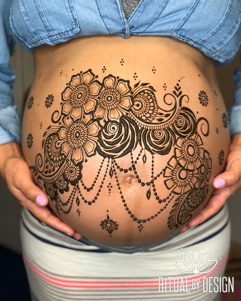 The evolution of henna art around the world 🌎 has brought us to pregnancy henna✨. This self care ritual is a beautiful way to celebrate and… Art Around The World, White Henna Designs, Belly Henna, Night Wedding Photos, White Henna, Mehndi Artist, Night Wedding, Mehndi Art, Mehendi Designs