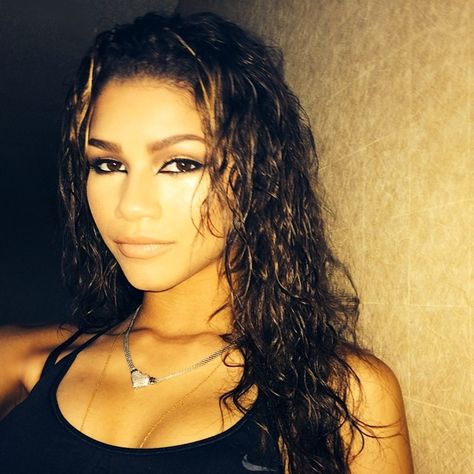 zendaya's photo on Instagram Curly Hair, Long Hair, Close Up, A Woman, Hair, Black