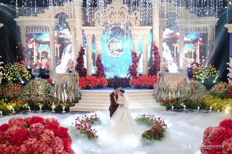 Wedding Stage Decorations Led Screen, Moodboard Wedding, Chinese Theme, Led Flower, Stage Decor, Dream Wedding Decorations, Wedding Backdrop Design, Lighting Showroom, Wedding Set Up