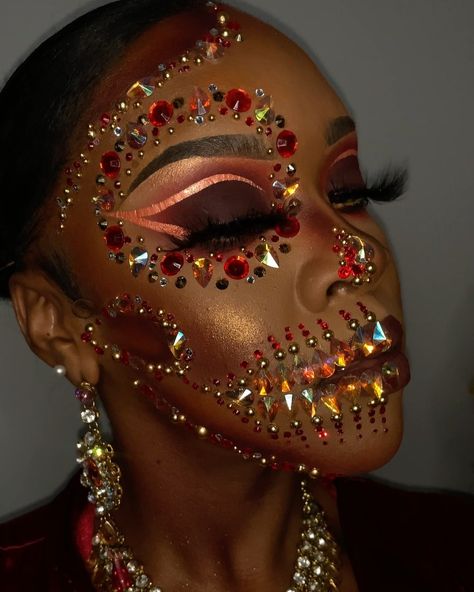 Halloween Makeup Sugar Skull, Look Halloween, Carnival Makeup, First Video, Choose One, Halloween Makeup, Sugar Skull, Carnival Face Paint, Make It