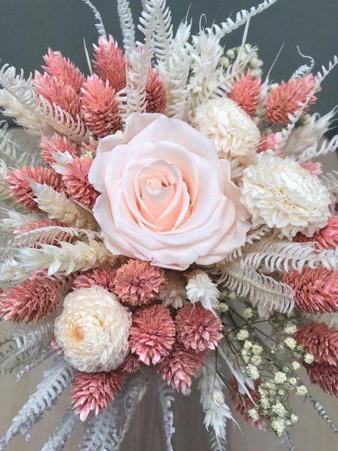 Bouquet de fleurs séchées rose vintage avec rose eternelle et | Etsy The Rose Aesthetic, Garden Design Cottage, Flower Aesthetic Vintage, Vintage Pink Aesthetic, Aesthetic Natural, Rose Aesthetic, Aesthetic Roses, Natural Aesthetic, Rosé Aesthetic