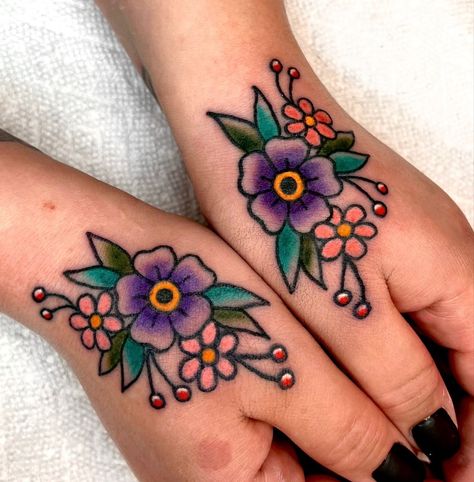 Floral Hand Tattoo, Traditional Hand Tattoo, Traditional Tattoo Flowers, Favorite Tattoos, Traditional Style Tattoo, Tatuaje A Color, Traditional Tattoo Art, Tattoo Style Drawings, Style Tattoo