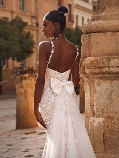 Discover the enchanting allure of Val Stefani's 'Isabel', a sweetheart lace wedding gown designed to turn heads. This masterpiece features detachable illusion insets at the side bodice for an elegant silhouette that embodies love and romance. Fall in love with its intricate detailing and timeless elegance, making it the perfect choice for your big day. #beadedweddingdress #laceweddinggown #bridalstyle Mermaid Wedding Dress With Bow, Wedding Dresses Lace Mermaid, Chantilly Lace Wedding Dress, Wedding Dress With Bow, Mermaid Wedding Gown, Boho Bridal Gowns, Tulle Bow, Bow Wedding Dress, Lace Wedding Gown