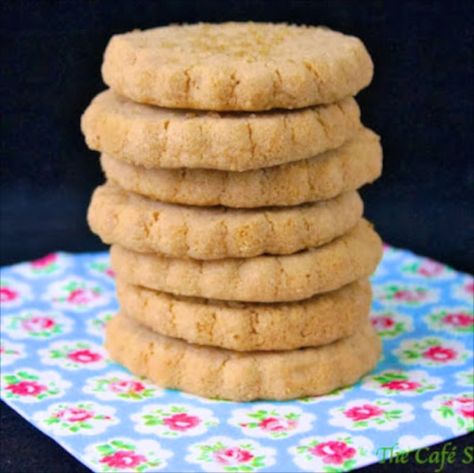 Biscoff Shortbread Cookies are so good! From Belgium, the flavor is slightly gingery, buttery and just plain delicious. You won't eat one, that's for sure! Cake Mix Cookies Recipes, Recipes Chocolate Chip Cookies, Cookies Snickerdoodle, Biscoff Recipes, Shortbread Cookies Christmas, Cake Mix Cookie Recipes, Biscoff Cookies, Shortbread Cookie Recipe, Cookie Spread