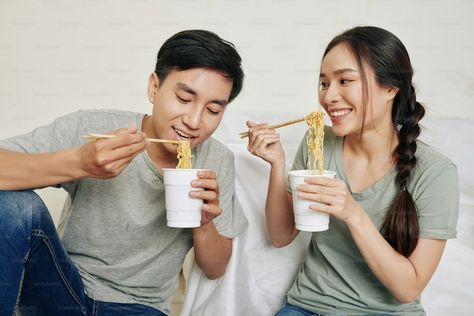 Couple Eating, Craft Business Cards, Looking At Each Other, Cup Noodles, Instant Noodle, Plastic Cups, Craft Business, Chopsticks, Japanese Food