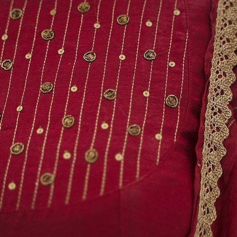 Dori Embroidery, Embroidery Kurti, Salwar Neck Designs, Embroidery Suits Punjabi, Churidar Neck Designs, Embroidery Fashion Detail, Flower Machine Embroidery Designs, Dresses For Pregnant Women, Hand Embroidery Dress