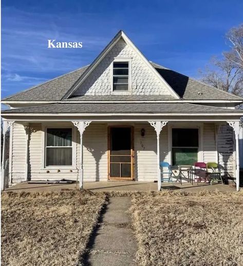 Kansas Farmhouse For Sale $25K - Old Houses Under $50K Kansas Farmhouse, Cheap Plywood, Plywood Floors, America Aesthetic, Plywood Flooring, Rustic Country Home, Cheap Houses, Farm Cottage, The Price Is Right