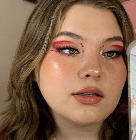 Harry Styles Makeup Inspired, Valentines Day Makeup Simple, Valentine Makeup Looks, Harry Styles Makeup, Red Makeup Looks, Makeup Ojos, Funky Makeup, Concert Makeup, Eye Makeup Styles