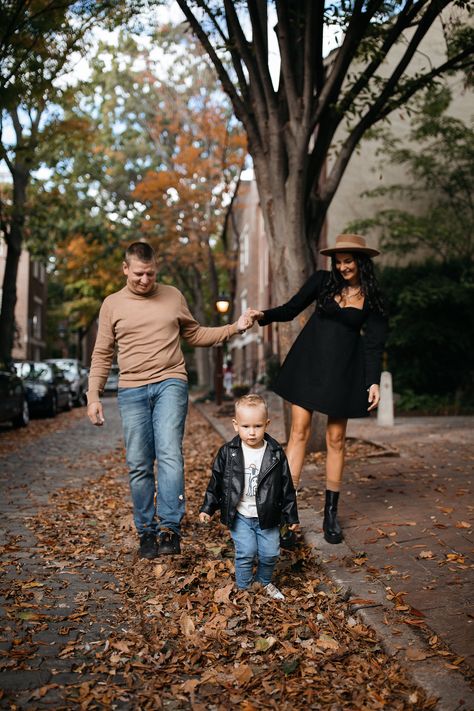 Fall Urban Family Photos, Winter City Family Photoshoot, Alt Family Pictures, Family Photos In The City, Family Photoshoot In The City, Grunge Family Photoshoot, Edgy Family Photos, Urban Family Photoshoot Outfits, Downtown Family Photoshoot